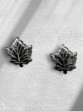 Maple Leaf Pierced Earrings Canada Black Shinny Black Metal Etched